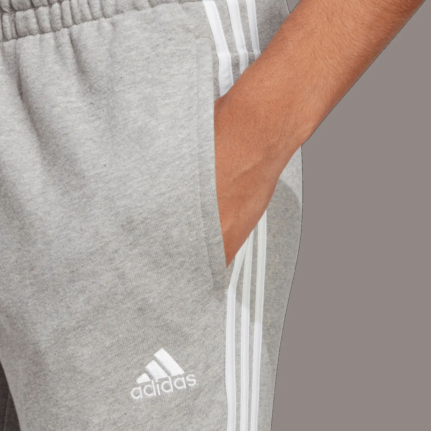 Essentials 3-Stripes French Terry Cuffed Pant, naisten collegehousut - Vapaa-Ajan Housut - Essentials 3-Stripes French Terry Cuffed Pant, naisten collegehousut