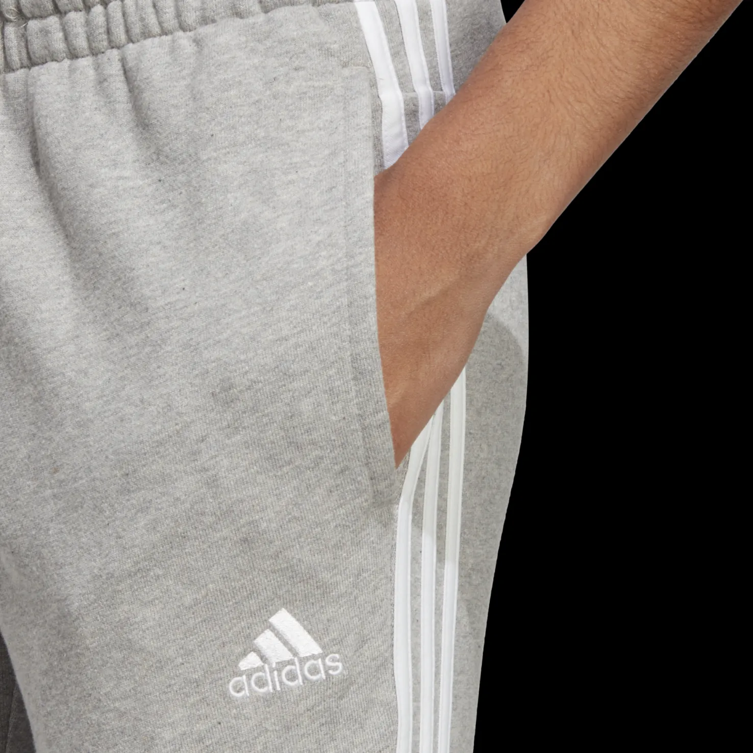 Essentials 3-Stripes French Terry Cuffed Pant, naisten collegehousut - Vapaa-Ajan Housut - Essentials 3-Stripes French Terry Cuffed Pant, naisten collegehousut