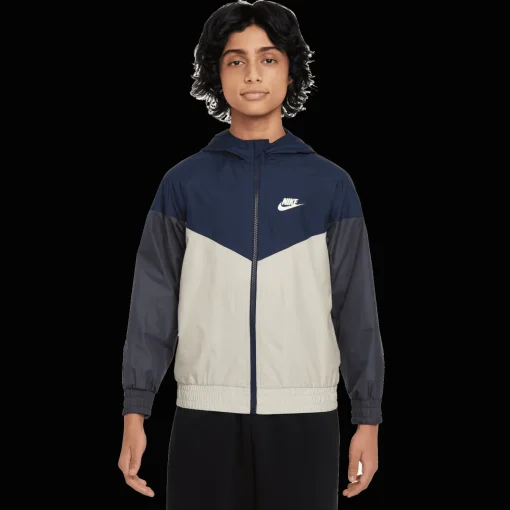 Nike Sportswear Windrunner, nuorten tuulitakki - Treenitakit Ja Juoksutakit - Nike Sportswear Windrunner, nuorten tuulitakki